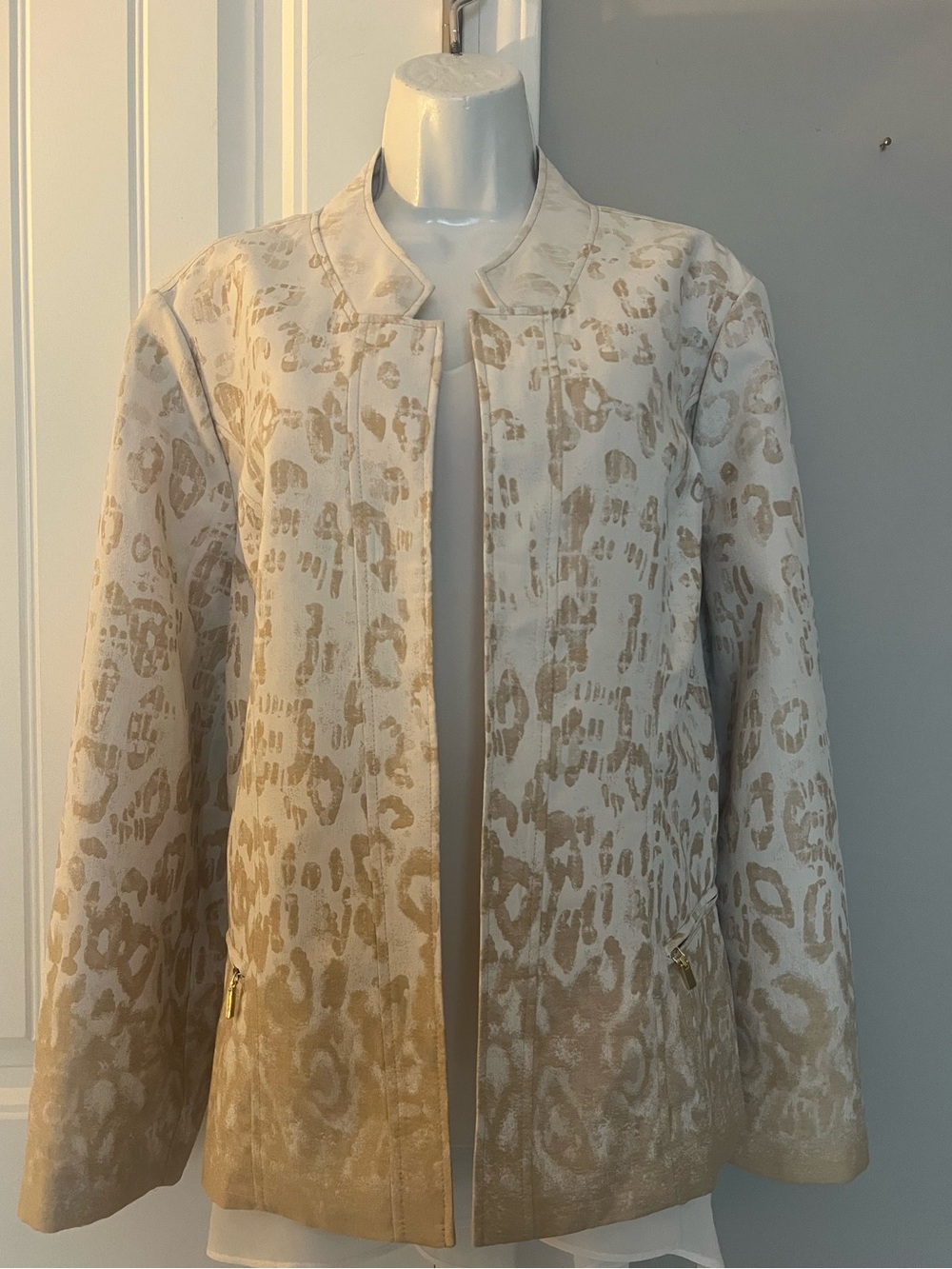 CHICOS ANIMAL PRINT JACKET BLAZER